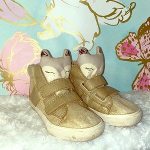 Gold Fox sneakers cat and jack